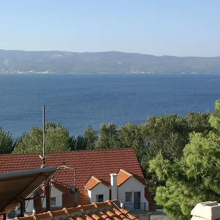 Apartment Apartments By The Sea Duce, Omis - 2829 *