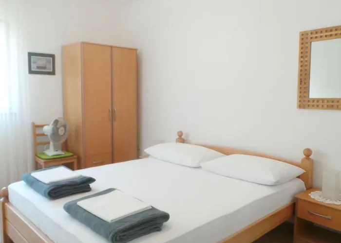 Apartments By The Sea Duce, Omis - 2829 شقة Duće