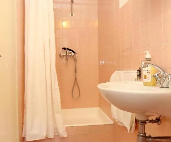 Apartments By The Sea Duce, Omis - 2829 شقة Duće